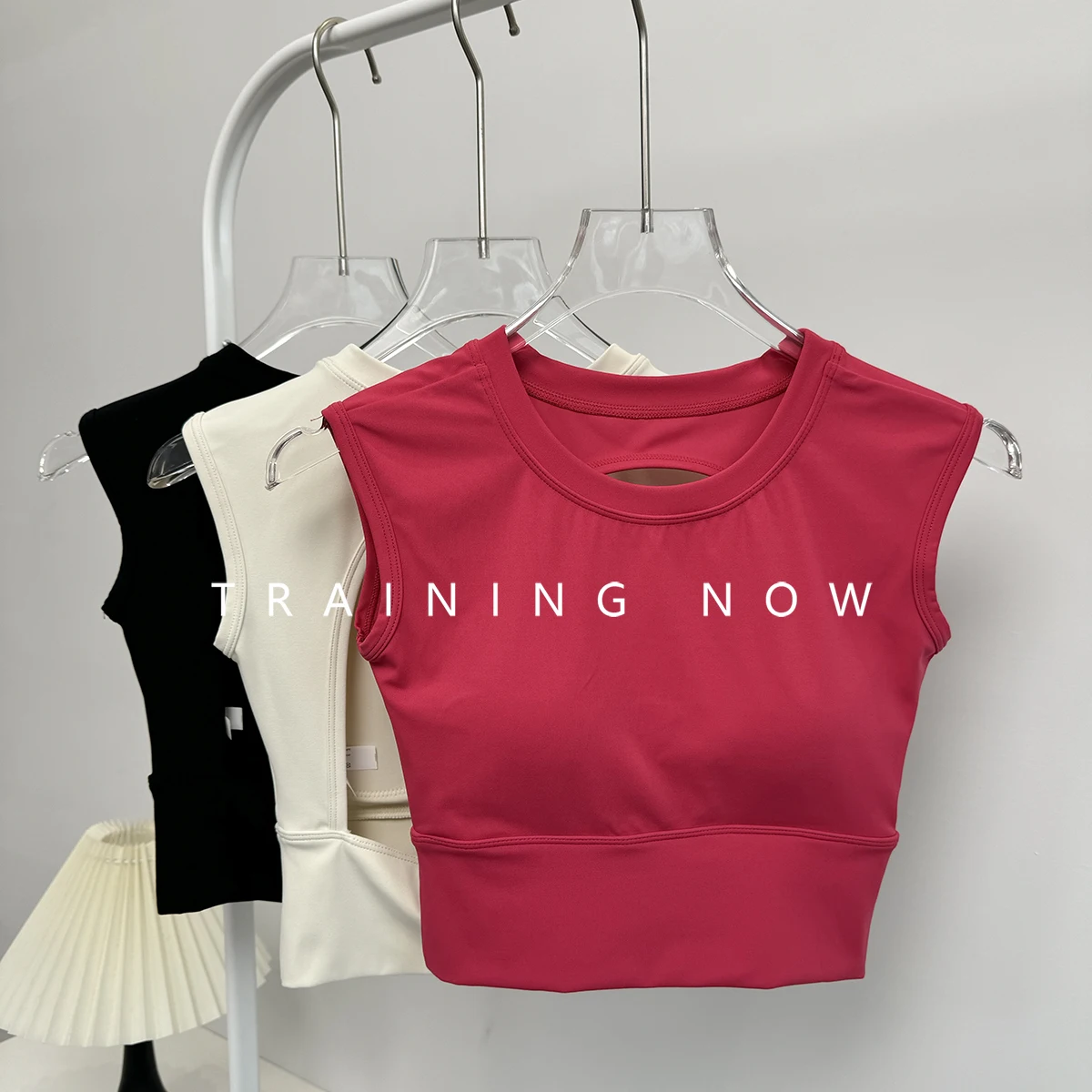 

Сексуальный красивый спортивный жилет для женщин, дышащий тонкий быстросохнущий костюм для тренировок по бегу, интегрированный костюм для йоги