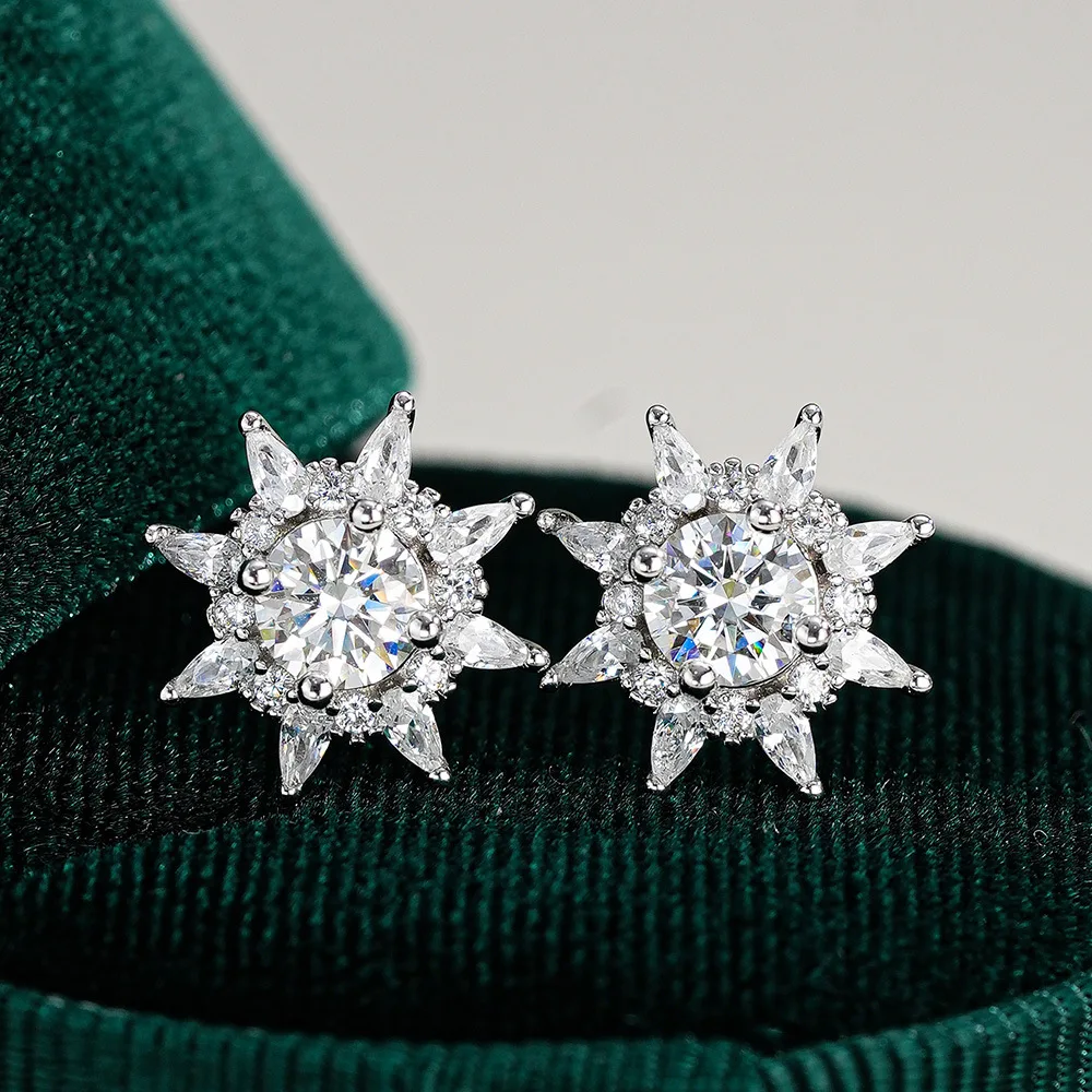 

Earrings 18K Gold Female Moissanite Earrings Romantic Snowflake One Carat Moissanite Fashionable Platinum PT950 Earrings