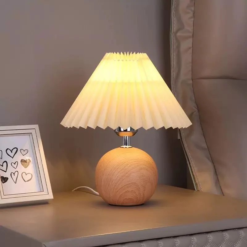 

Nordic Retro solid wood Table Lamp Pleated Bedside Lamp With plug Wood Grain Ins Decorative Atmosphere Small Night Lights E27