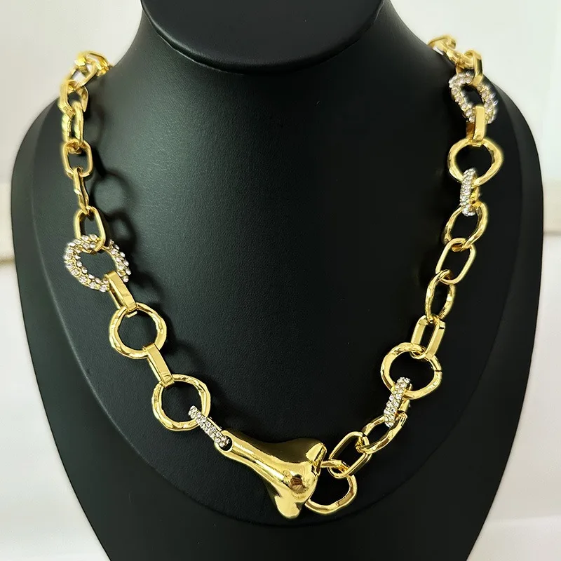 Chic Heavyweight Abstract Face Nose Charm Necklace Micro Paved Zircon Irregular Ring Cuban Link Ladies Banquet Accessory