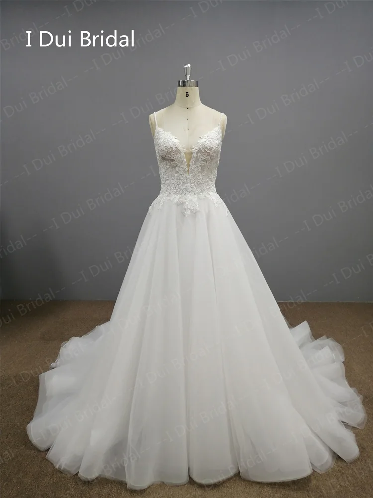 A Line Spaghetti Dây Đeo Wedding Dress Với Appliques Ren Bridal Gown Nhà Máy Bất Ảnh Bán Buôn