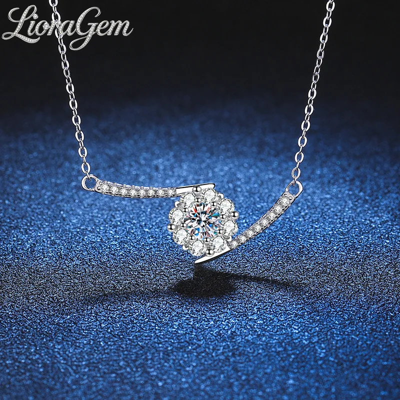 

LioraGem Heart-shaped Blossoming Diamond Pendant Necklace for Women, 0.50-carat D-color Moissanite Necklace Platinum PT950 Stamp