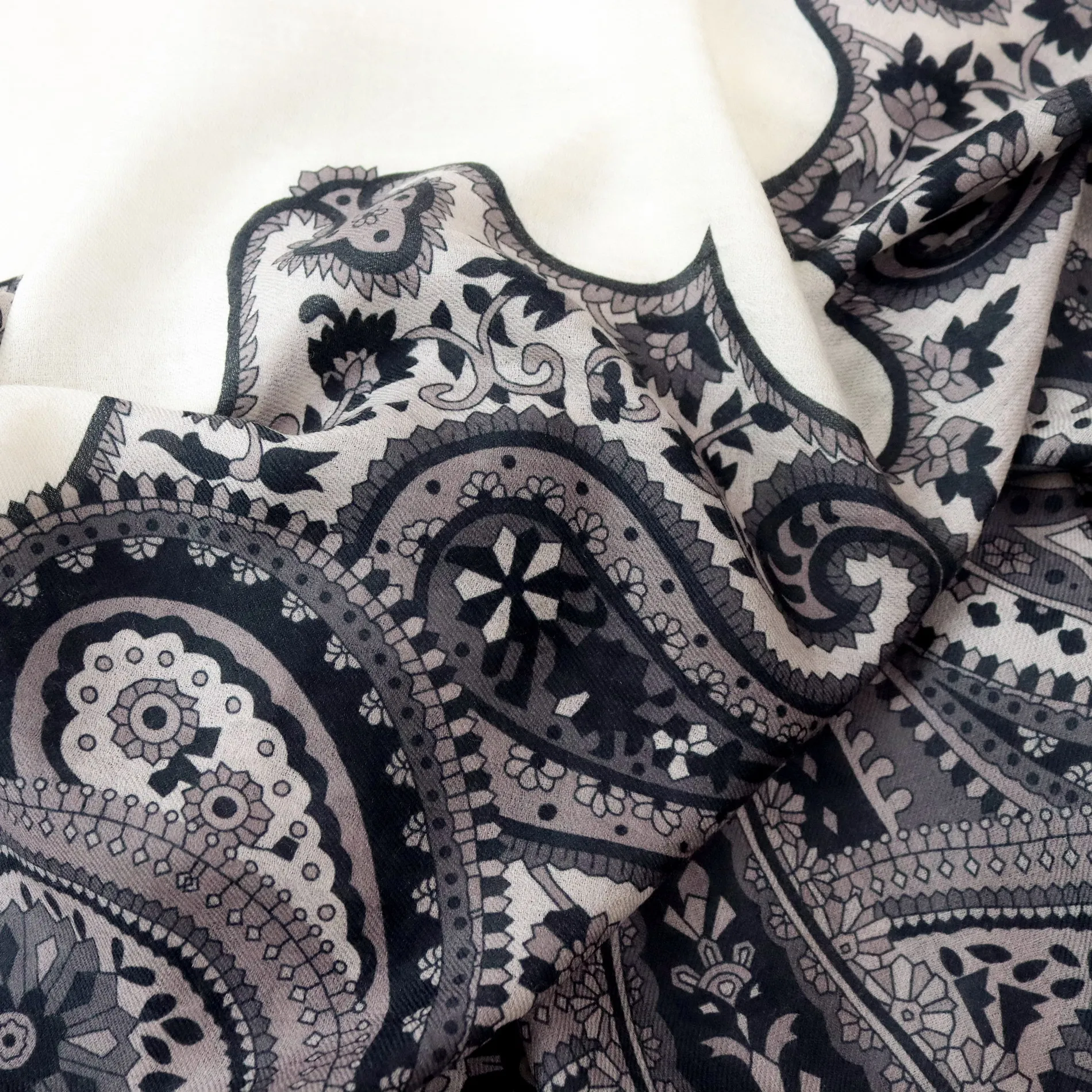 بيزلي شرابة طويلة الكشمير وشاح الشتاء النساء الفاخرة شالات الأوشحة الباشمينا فولارد فام الملابس حقيبة الملحقات 200 100 سنتيمتر