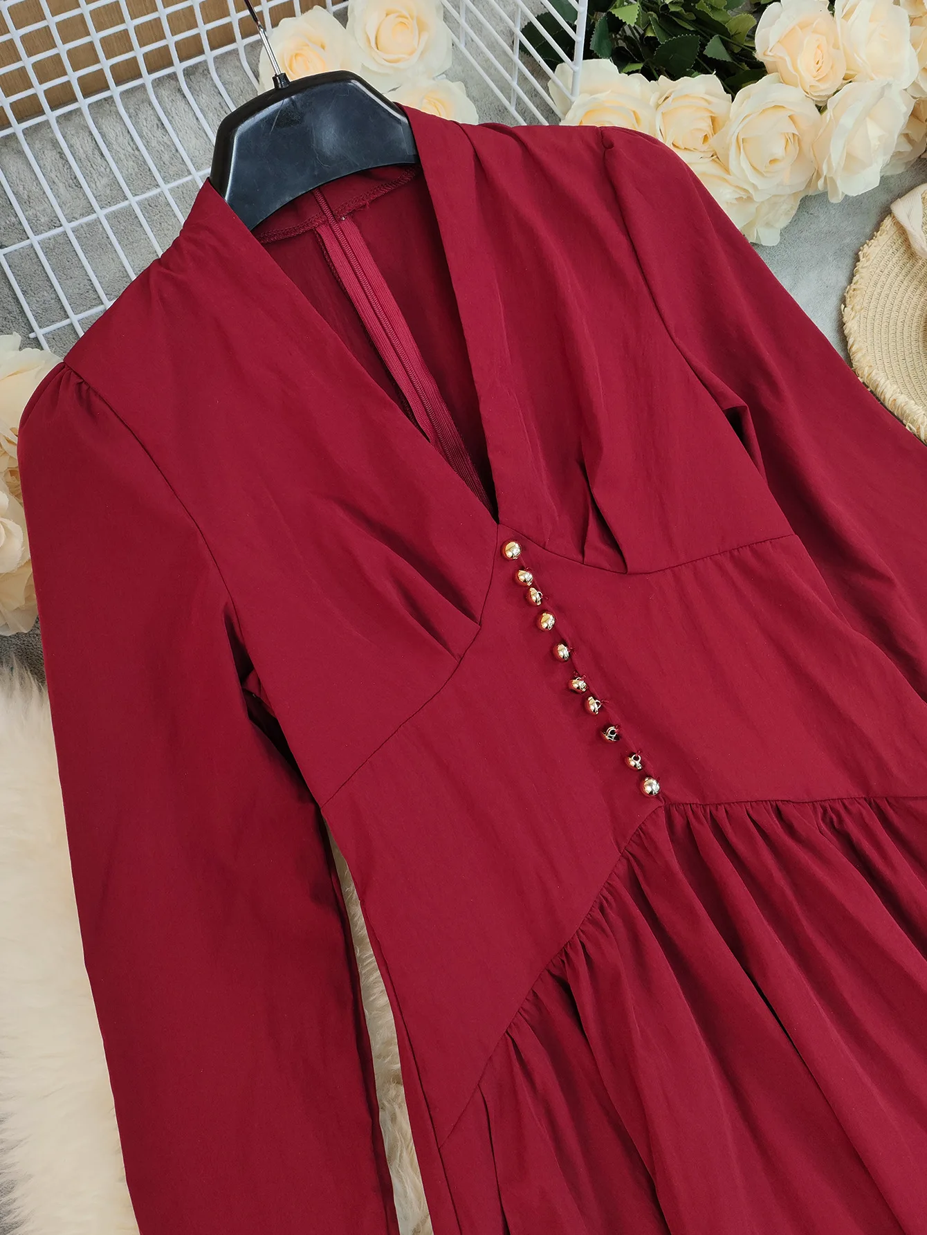 ชุดราตรีผู้หญิงแบบใหม่สำหรับฤดูใบไม้ร่วงและฤดูหนาว ทรงเข้ารูป กระชับเอว สีพื้น แขนยาว