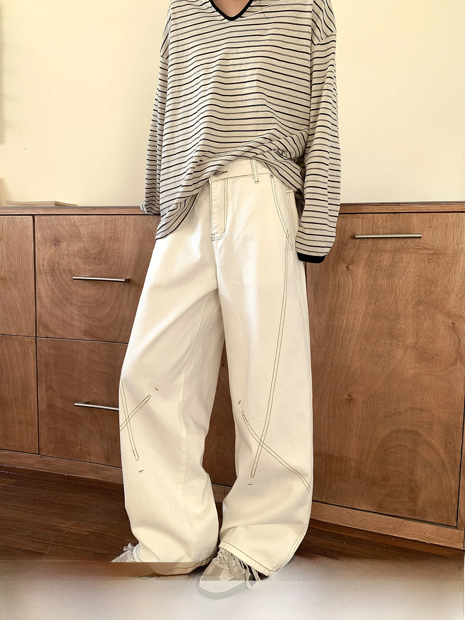 

Women's Straight Leg Slimming Wide Leg Jeans with Lines Spring Design Waed out Knife Cotton Denim Pants