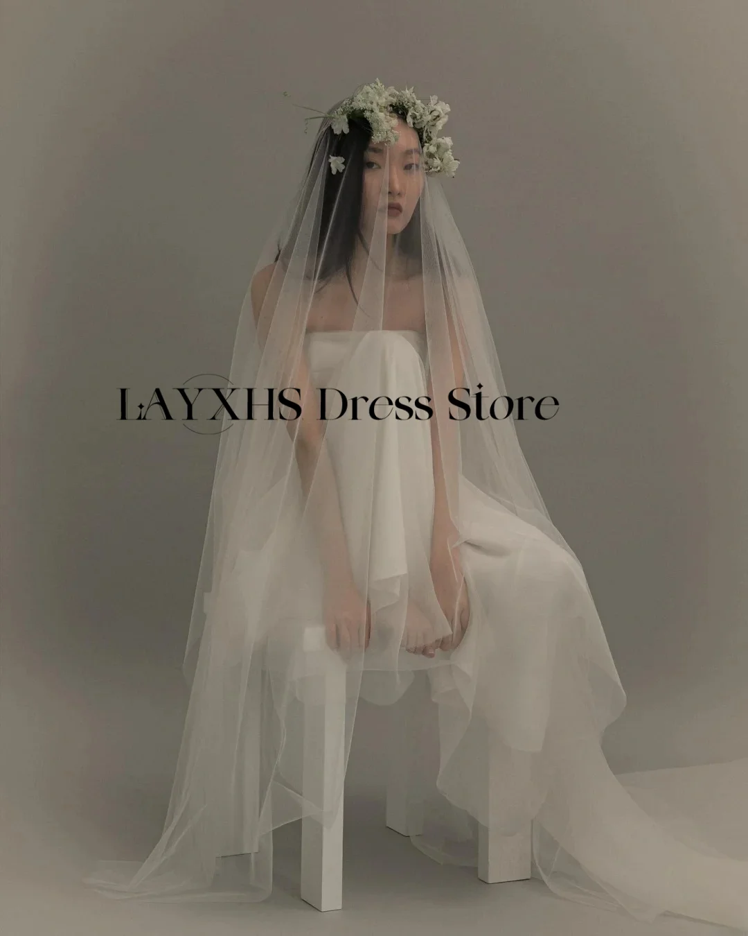 ชุดแต่งงานผ้าซาตินสีขาวเรียบง่ายแบบไม่มีสาย  สไตล์เกาหลี สำหรับถ่ายภาพ ชุดเจ้าสาวสำหรับผู้หญิง  ชุดคอร์เซ็ทเจ้าสาวแบบสั่งตัดได้