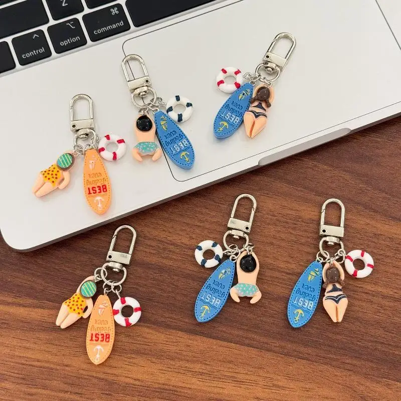 Niedliche Sommer-Schwimmer-Schlüsselanhänger mit Cartoon-Surfbrett- und Rettungsring-Anhängern, perfekt als Taschendekoration und Geschenk für Strandliebhaber. – Detail 1