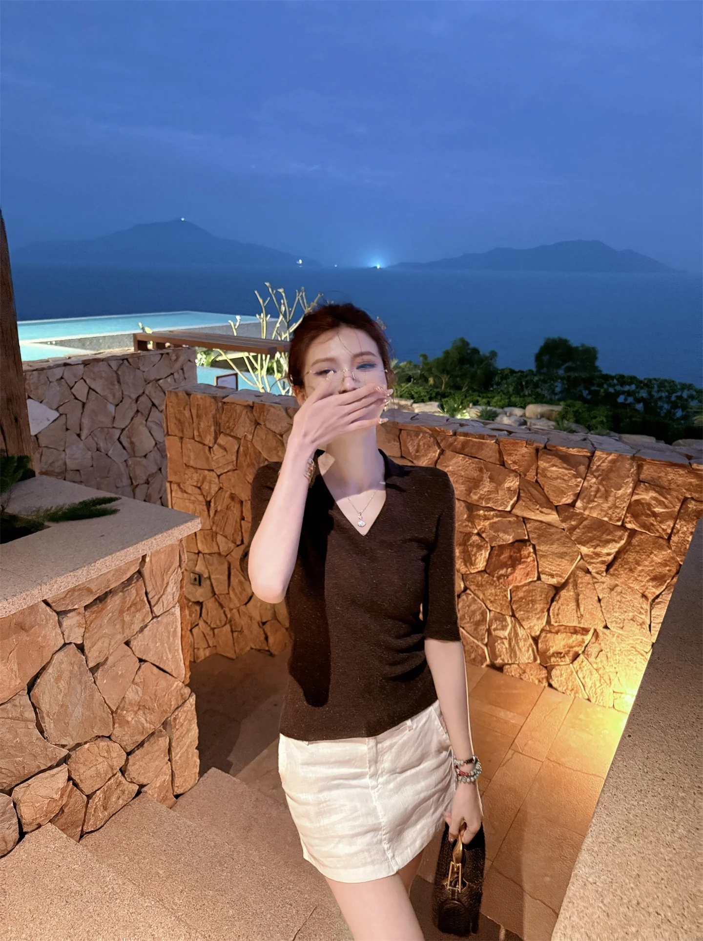 

Однотонный вязаный топ с V-образным вырезом и коротким рукавом для женщин, простой и элегантный, в корейском стиле, из мягкой шерстяной смеси, весна-лето, новинка