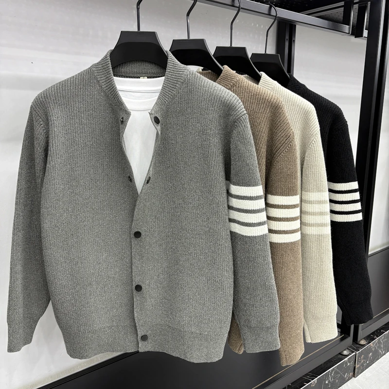 2025 الخريف/الشتاء الرجال الموضة مخطط زر أسفل البيسبول طوق تنوعا سترة غير رسمية سترة #5