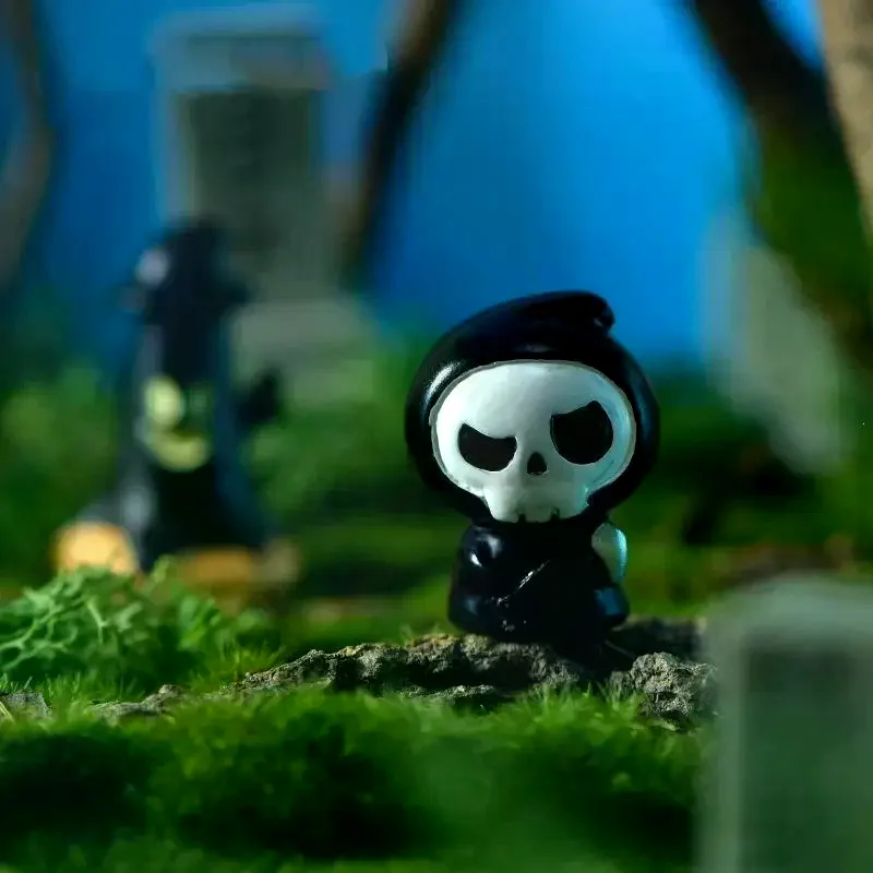 Halloween Cute Resin Figurines Various Cartoon Designs Fine Workmanship For Desktop Party Micro Landscape Decor Mini