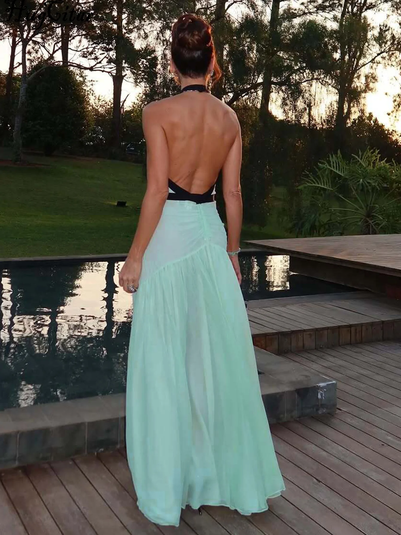 เดรสยาวทรงพลีทแบบผูกคอ คอวี ผ้าตาข่ายโปร่งแสง สีเดียวกันด้านหลัง โชว์หลัง เซ็กซี่ แฟชั่นสำหรับผู้หญิง เหมาะสำหรับใส่ไปเที่ยวทะเล ปาร์ตี้