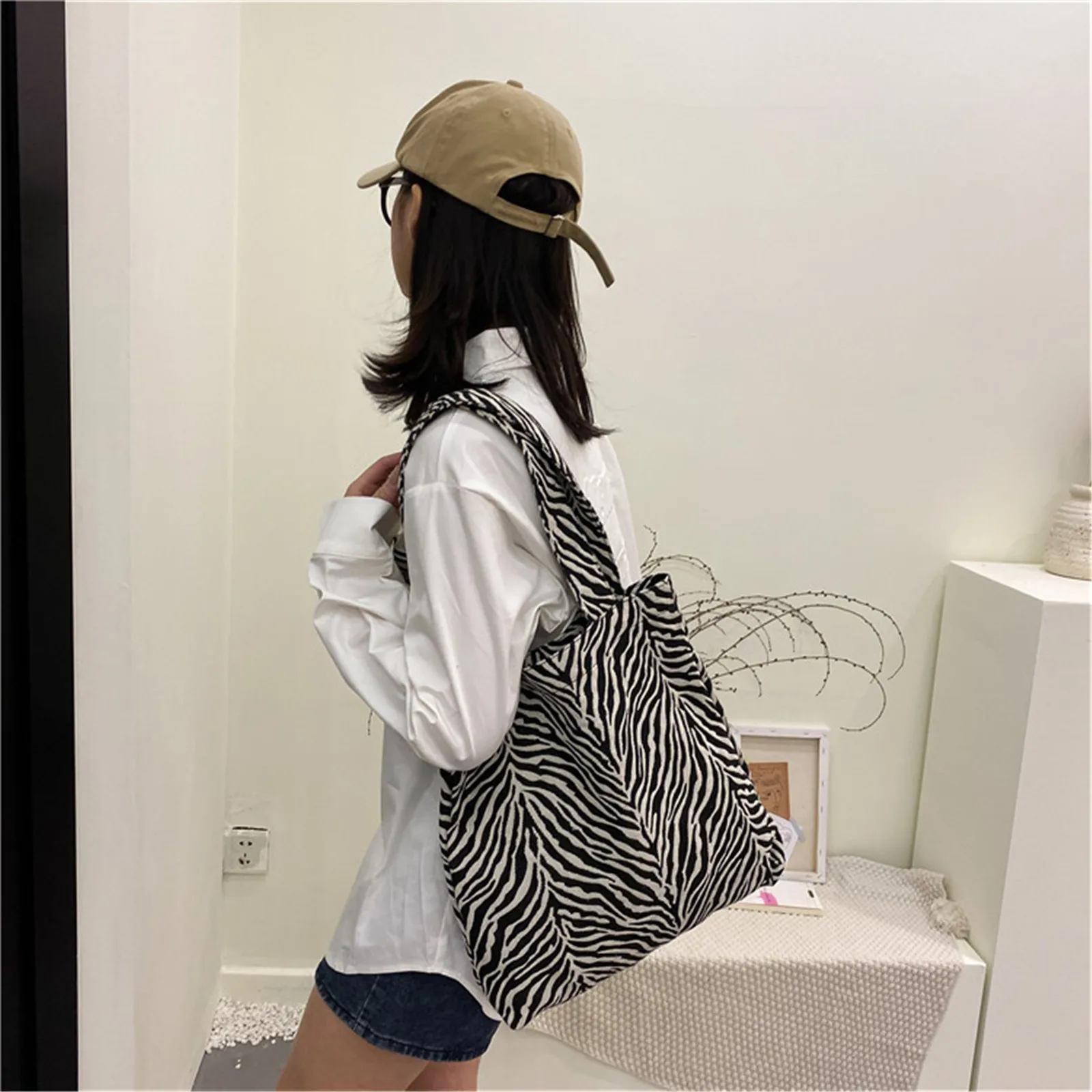 Zebra Print Canvas Bag For Women Large Capacity Handbag Fashion Lightweight Shoulder Bag Student Bookbag Casual Commuter Totes