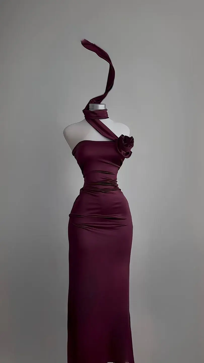 

A long, slit dress for elegant ladies, figure-hugging, waist-cinching and slimming red long