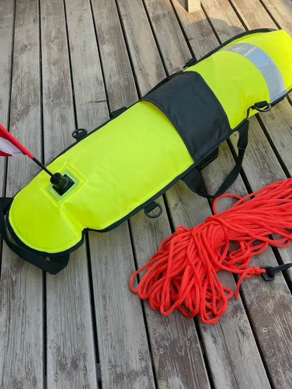 inflatable-free-diving-buoy-surface-float-with-warning-flag-fishing-hunting-positioning-aid-cressi-swimming-equipment