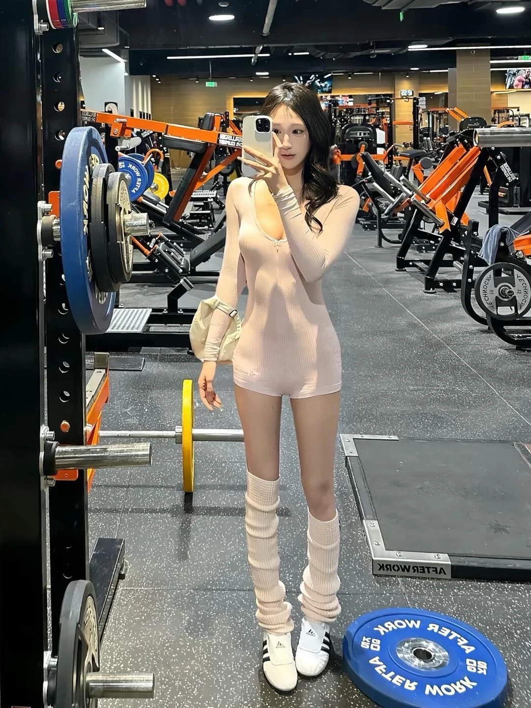 

Сексуальный американский ретро-комбинезон в стиле Sweet Spicy Girl, розовый, с V-образным вырезом, на молнии, облегающий, с длинными рукавами, весенне-летний дизайн, женский, с высокой талией, короткий.