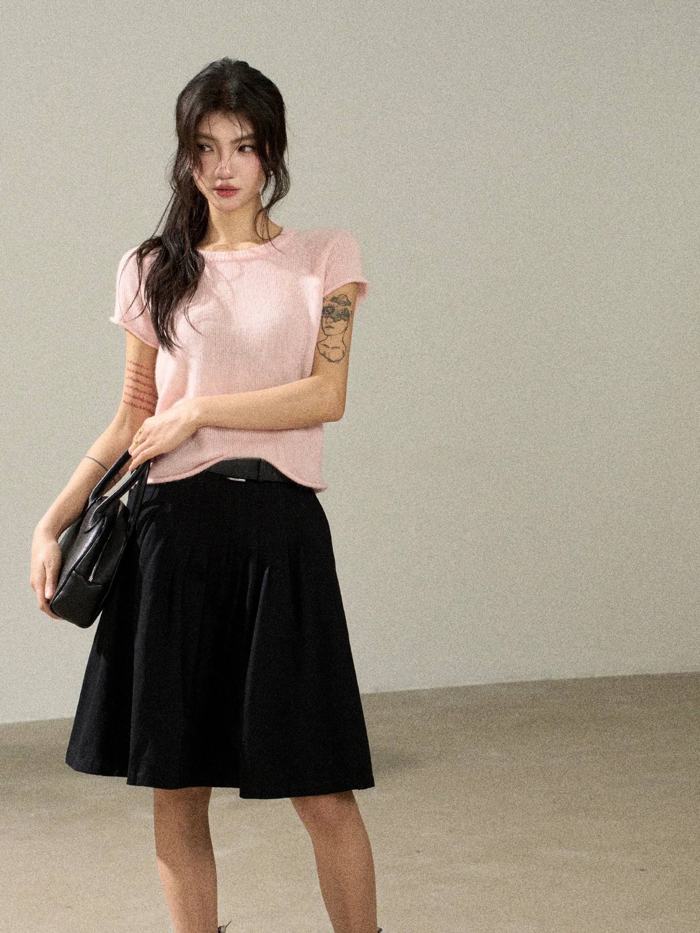 

Женская футболка в корейском стиле с круглым вырезом, однотонная, вязаная, с коротким рукавом, облегающая, универсальная, простая, повседневная, из смесовой шерсти