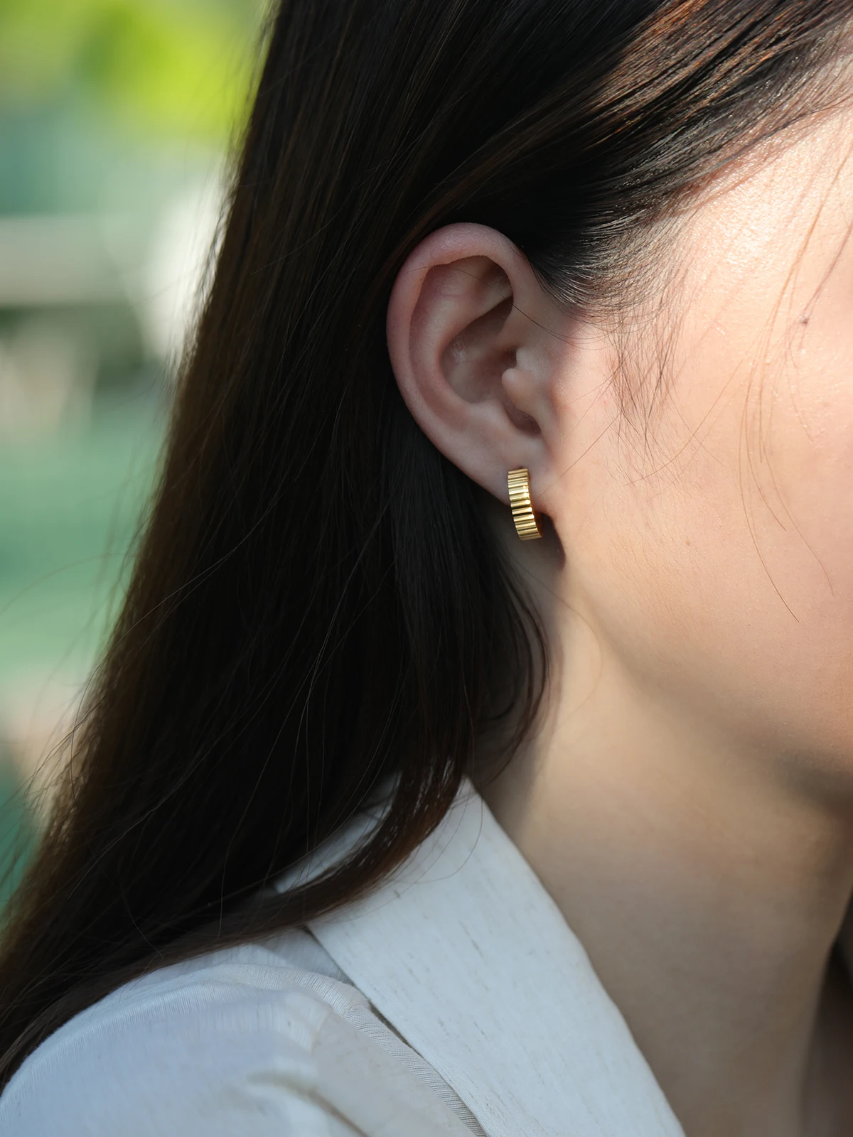18K Gold Plated Ribbed Open Hoop Earrings for Women Chunky C-Shaped Textured Geometric Earrings