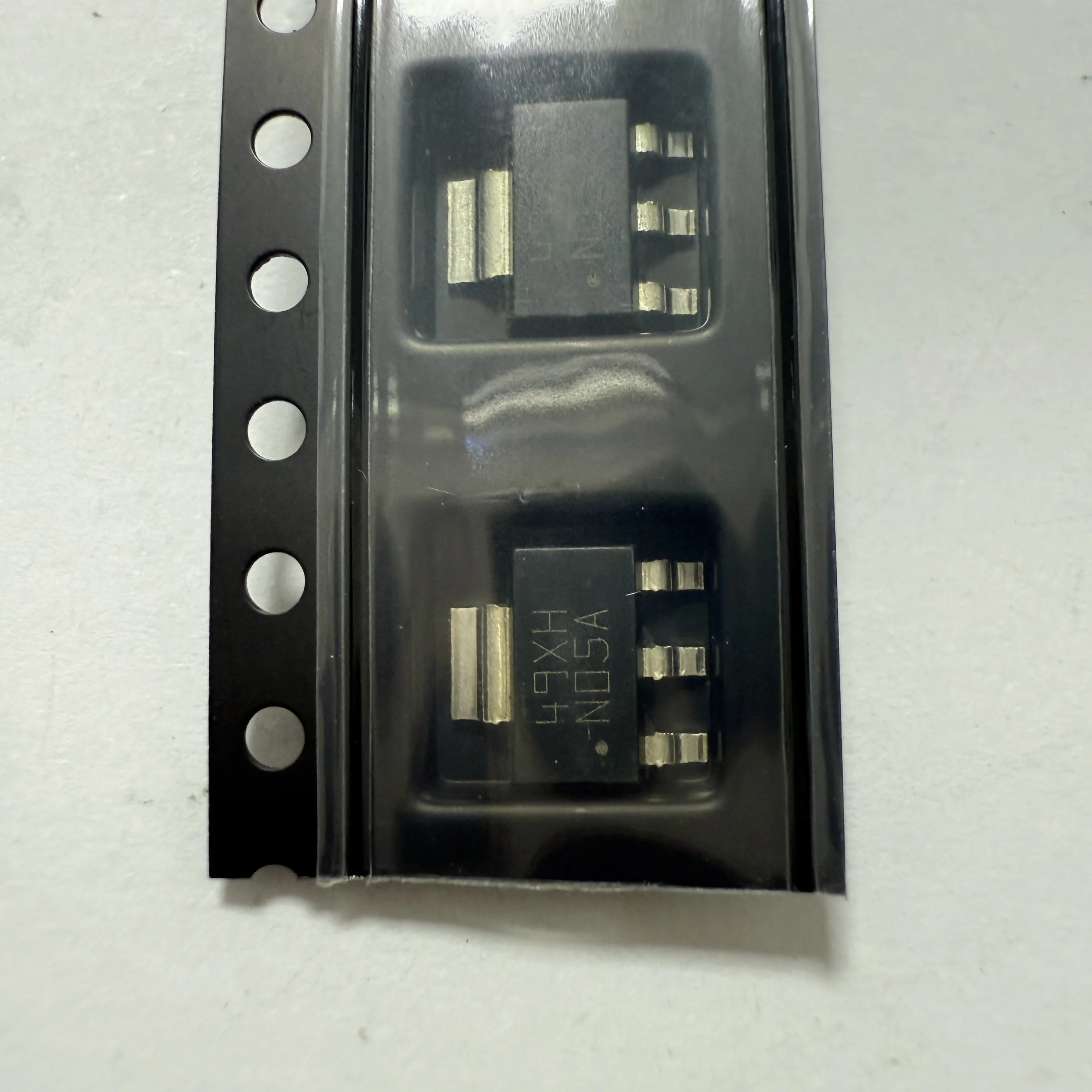 20PCS/LOT LM1117MPX-3.3/NOPB (Current-Sensing Amplifiers)