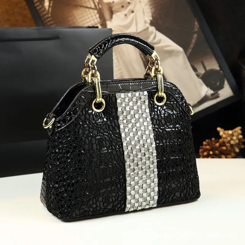 2026 New Crocodile Pattern Elegant Handbag Lacquer Leather Lace Inlaid Diamond Single Shoulder Crossbody Bag