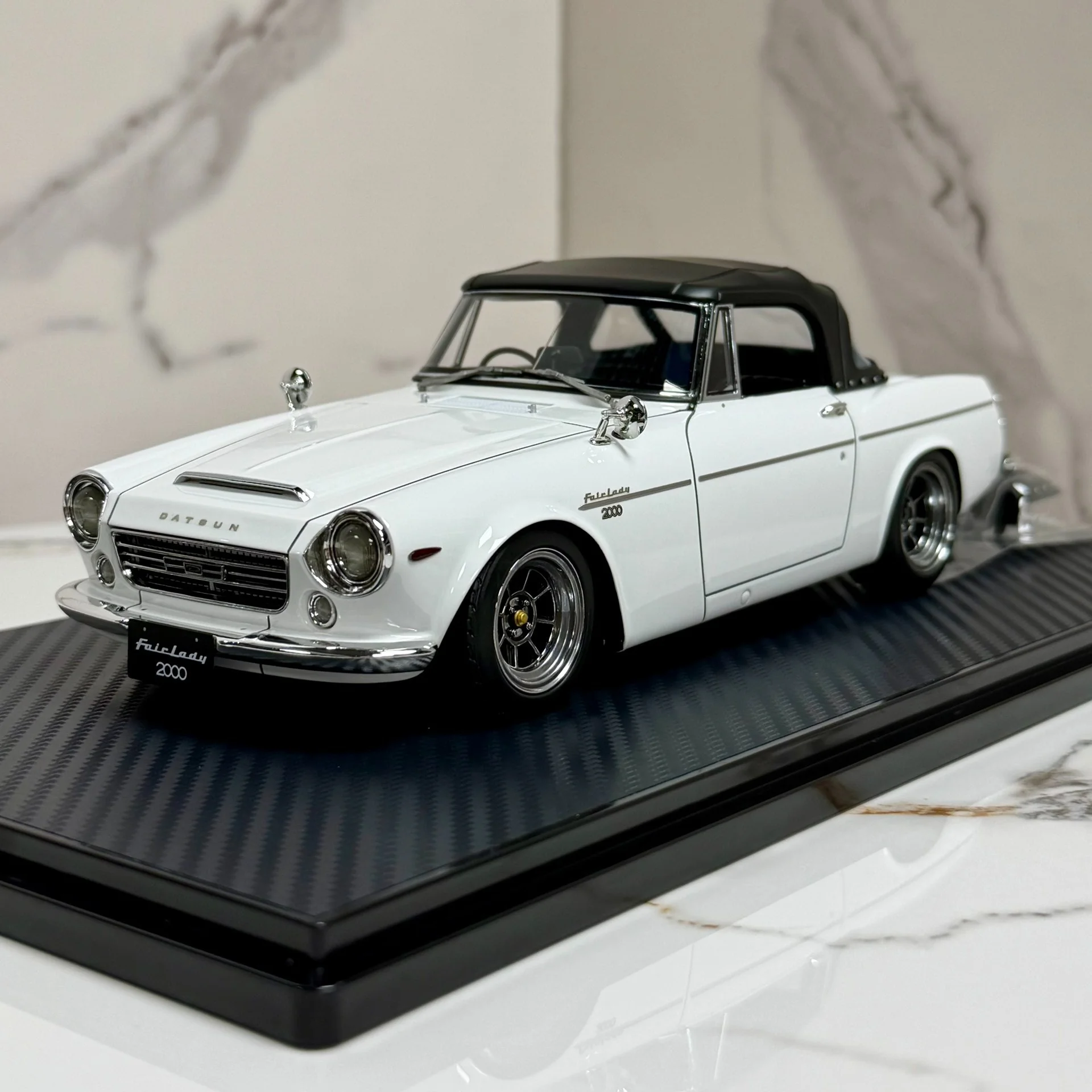 IG 1:18 Datsun 2000 SR311 White JDM Simulation Limited Edition Resin Metal Static Car Model Toy Gift