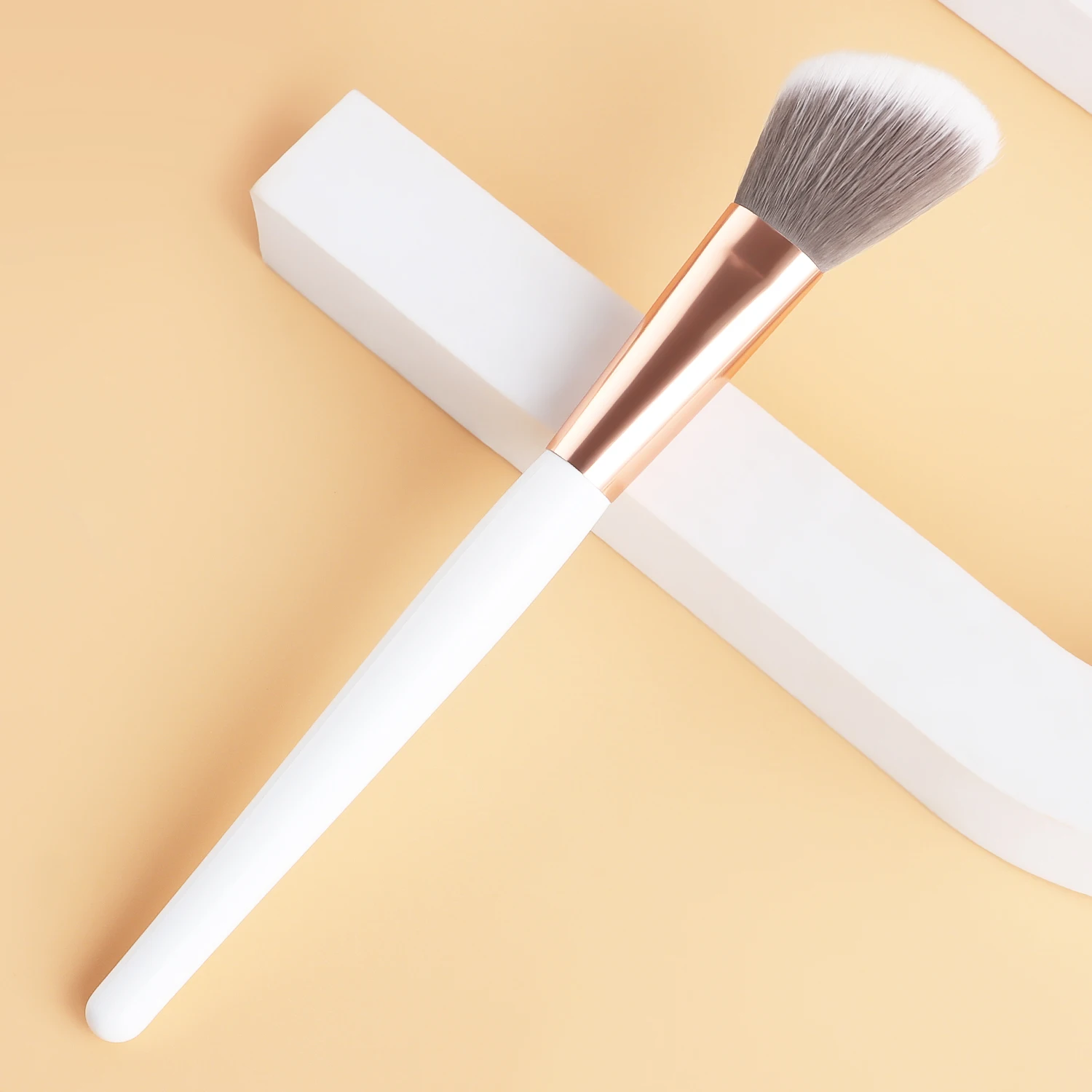 Contouring Brush ,1pcs Wooden Classic Diagonal head design Decorate face shape for Making Up Supply