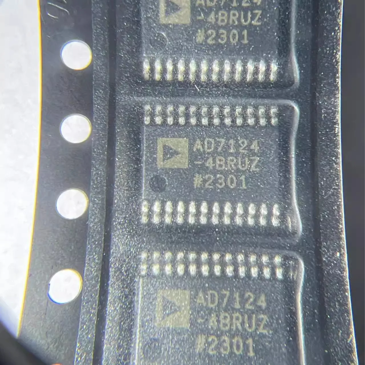 Original AD7124-4BRUZ-RL7 AD7124 SMD TSSOP-24 analog-to-digital converter chip IC