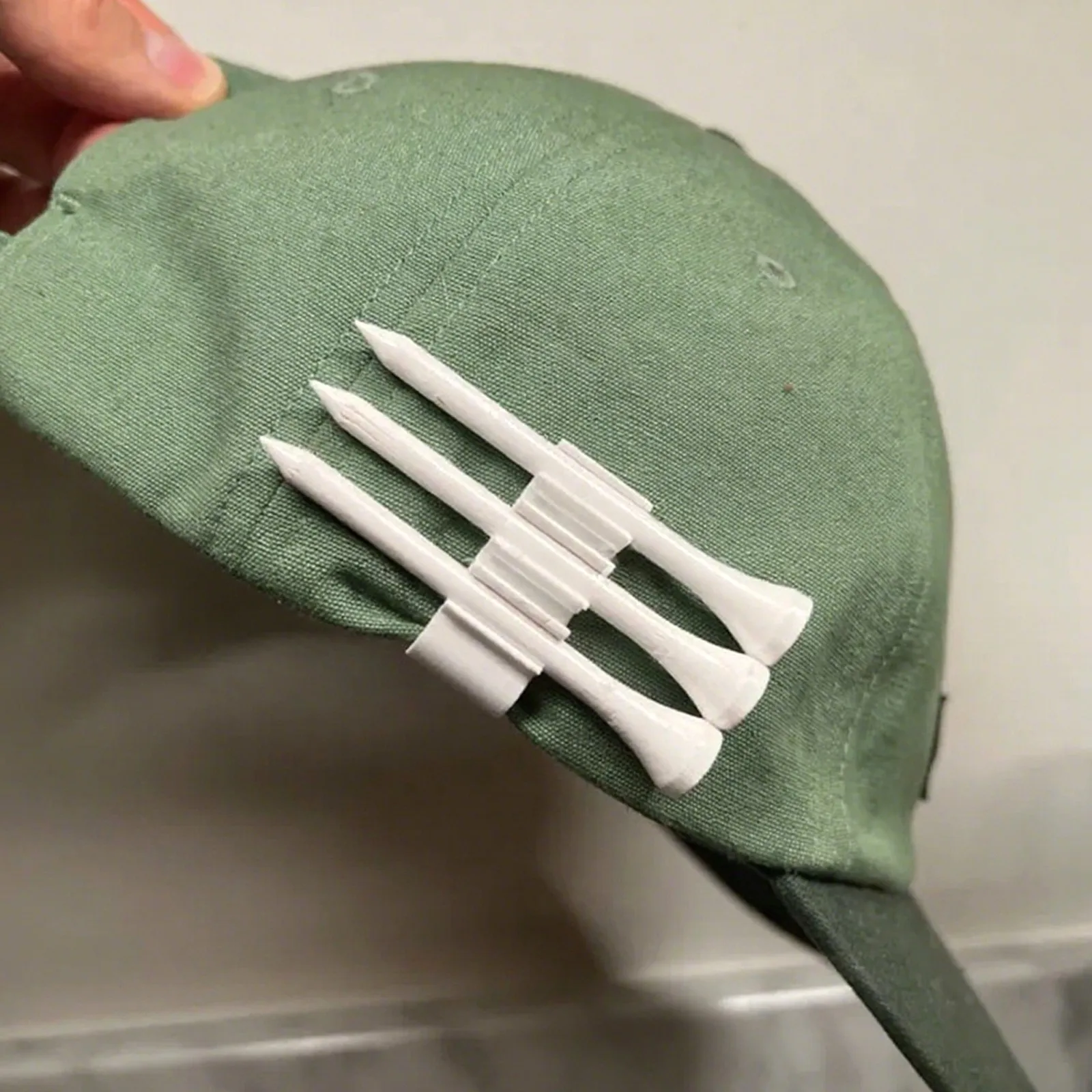 Hat Clip Golf Seat Holder Fits Brimmed Hats Visors Holds 5 Golf Seats For Quick Access Portable Golf Tee Clip Golf Accessories