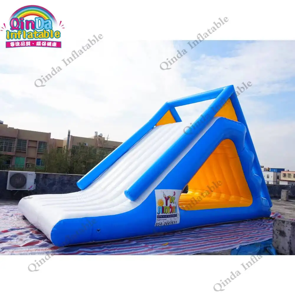 Beliebte aufblasbare Wasserrutsche, riesige aufblasbare Dreieck-Wasserrutsche für den Sommer am Meer zum Spaßhaben