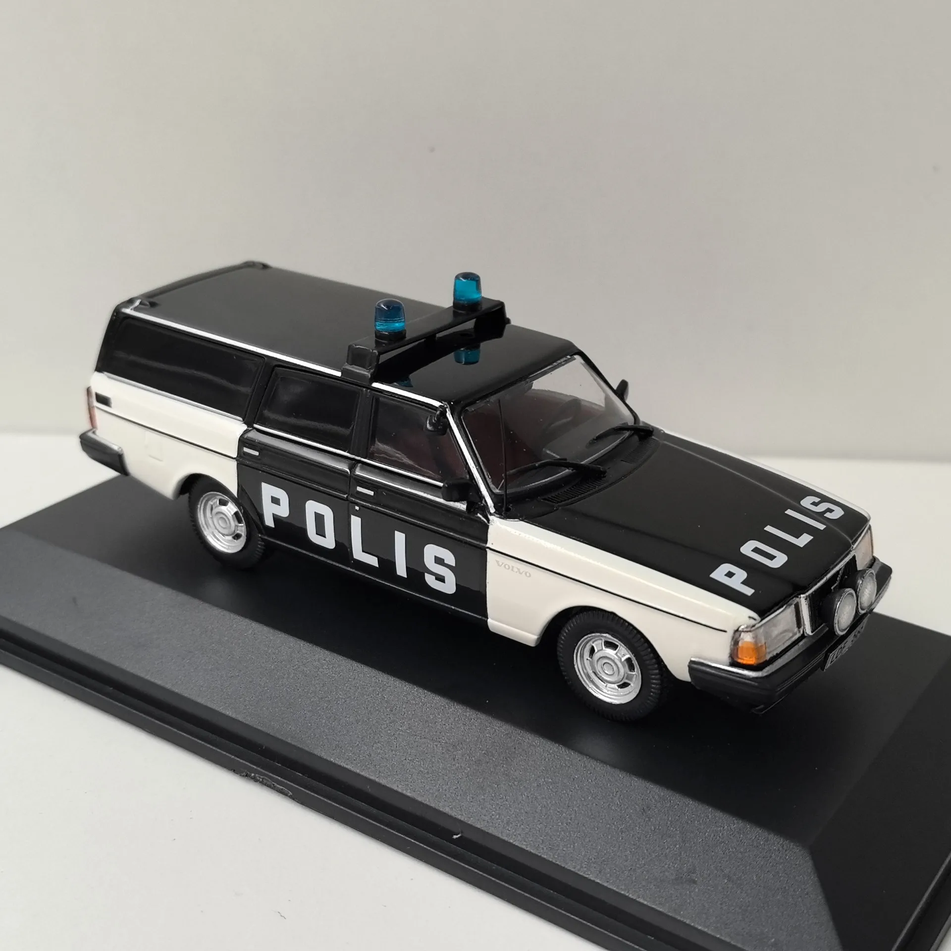 상자 균열 다이캐스트 T9 1:43 스케일 볼보 240 IXO 합금 자동차 모델 소장 장난감 선물 기념품 디스플레이 장식품