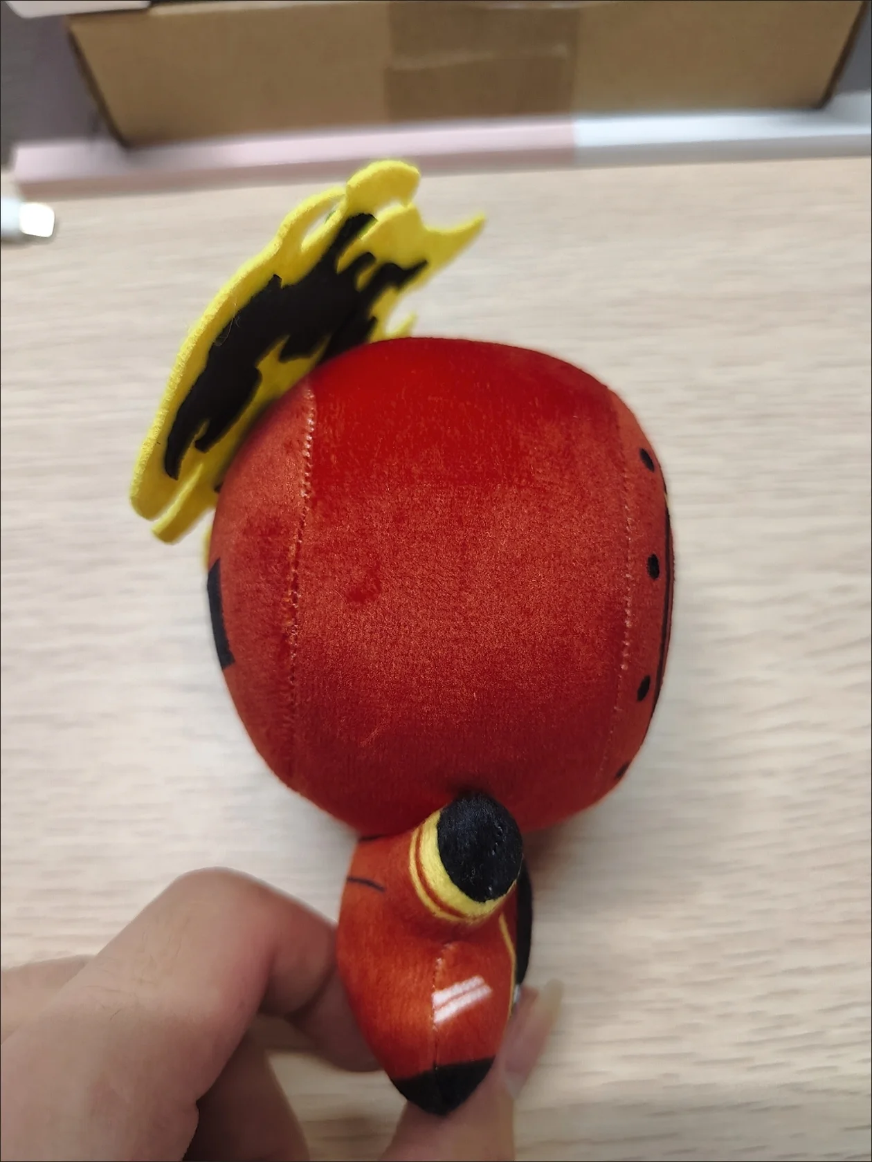 10cmのゲーム「リムバス・カンパニー」のダンテの可愛いぬいぐるみキーホルダー。ファンコレクションや子供、大人への誕生日プレゼントに。