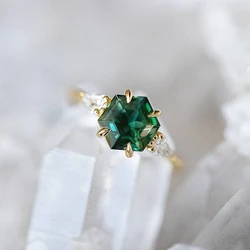 Huitan Geometric Shape Green Cubic Zirconia Finger Ring for Women Elegant Wedding Engage Party Accessory Newly Designed Jewelry