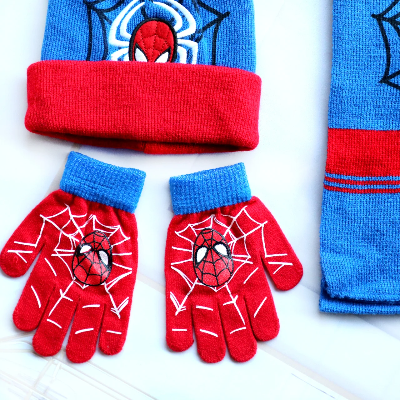 Autumn Winter Children Hat SpiderMan Classics Cartoon Scarf Hat Glove Warm knitted hat Boy Girl Cap Child Christmas Hat