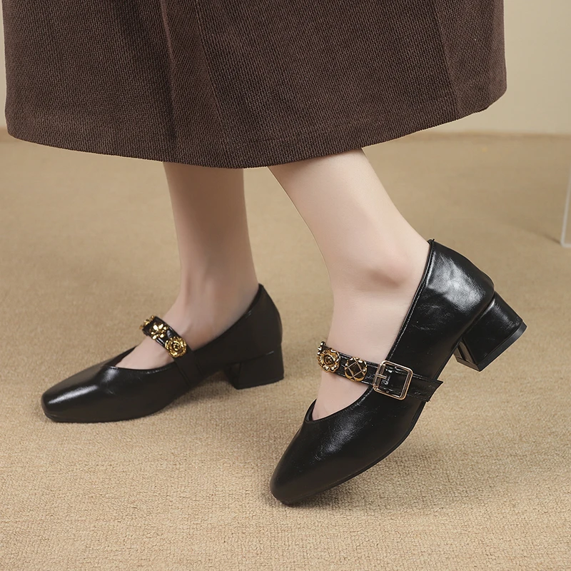 حذاء فردي بإبزيم معدني وحزام واحد، حذاء جديد بمقدمة مربعة وفم ضحل وكعب منخفض للخريف