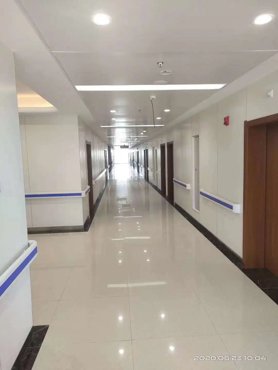GINEE MedicalGrade Antibacterial PVC Flooring Anti Slip Wear Resistant Seamless Vinyl Floor Operating Room Workshop