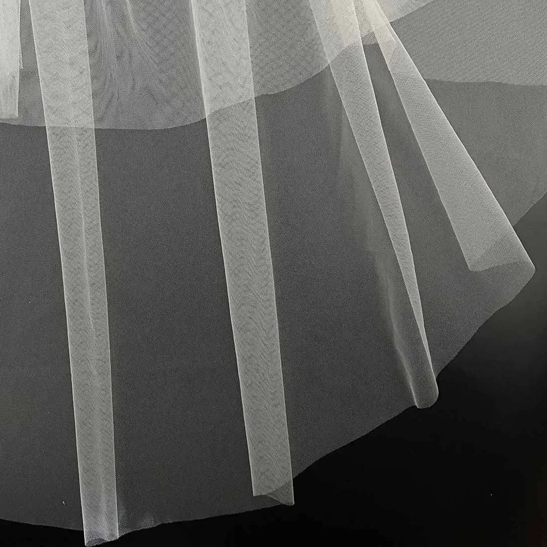 حجاب زفاف الزفاف مكون من طبقتين بحافة مقطوعة من التول مع مشط للنساء والفتيات