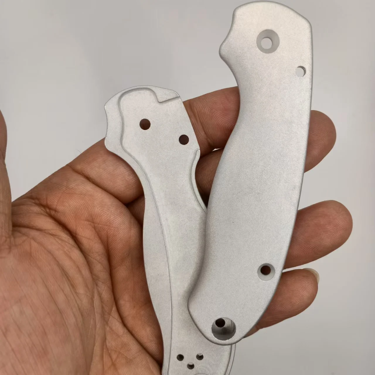 New 1 Pair Custom Made Aluminium Alloy Handle Scales for Spyderco C223 Para3 Knives