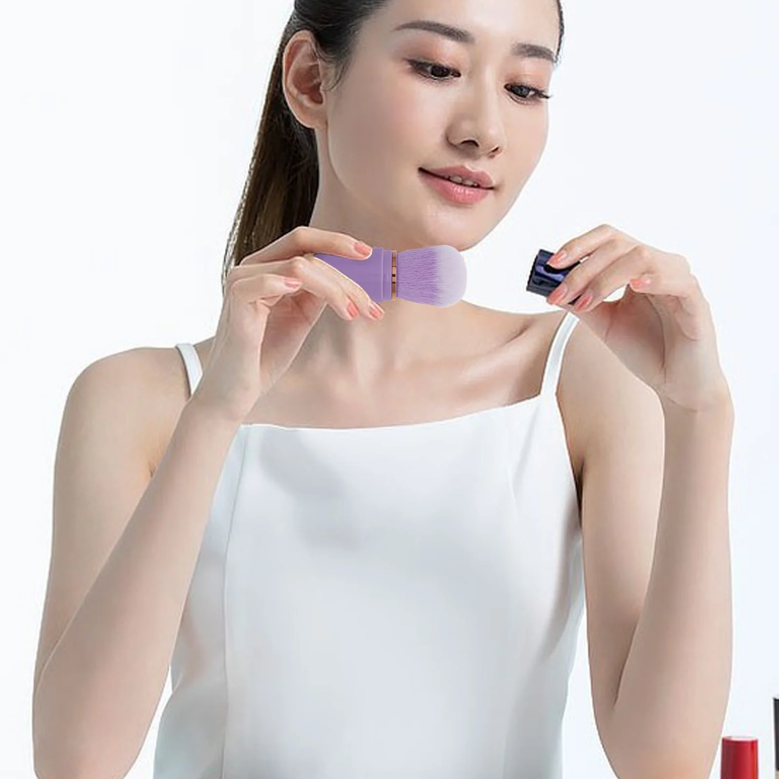 

Travel Size Retractable Makeup Brush Mini Blush Brush for Cheeks Portable Design with Cover for Foundation and Highlighter Use