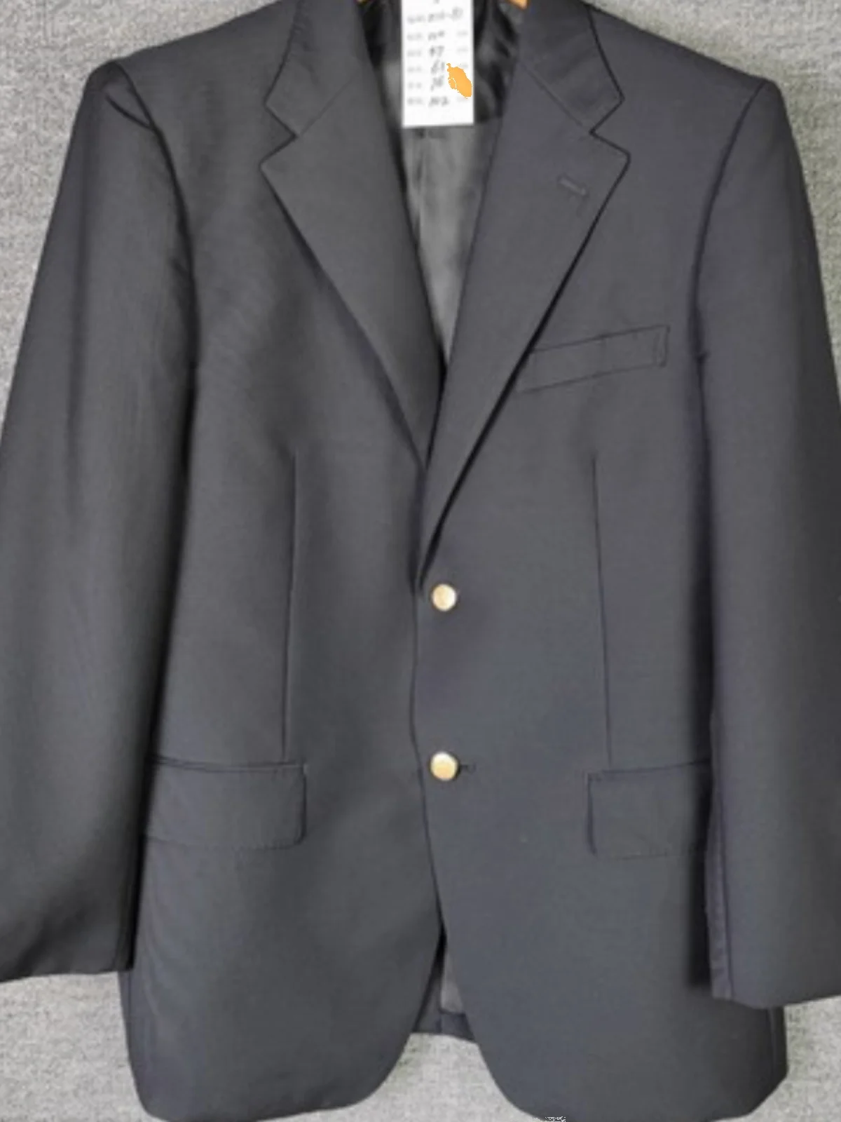 

Обратите внимание и поверните голову с нашими стильными и привлекательными костюмами 5063