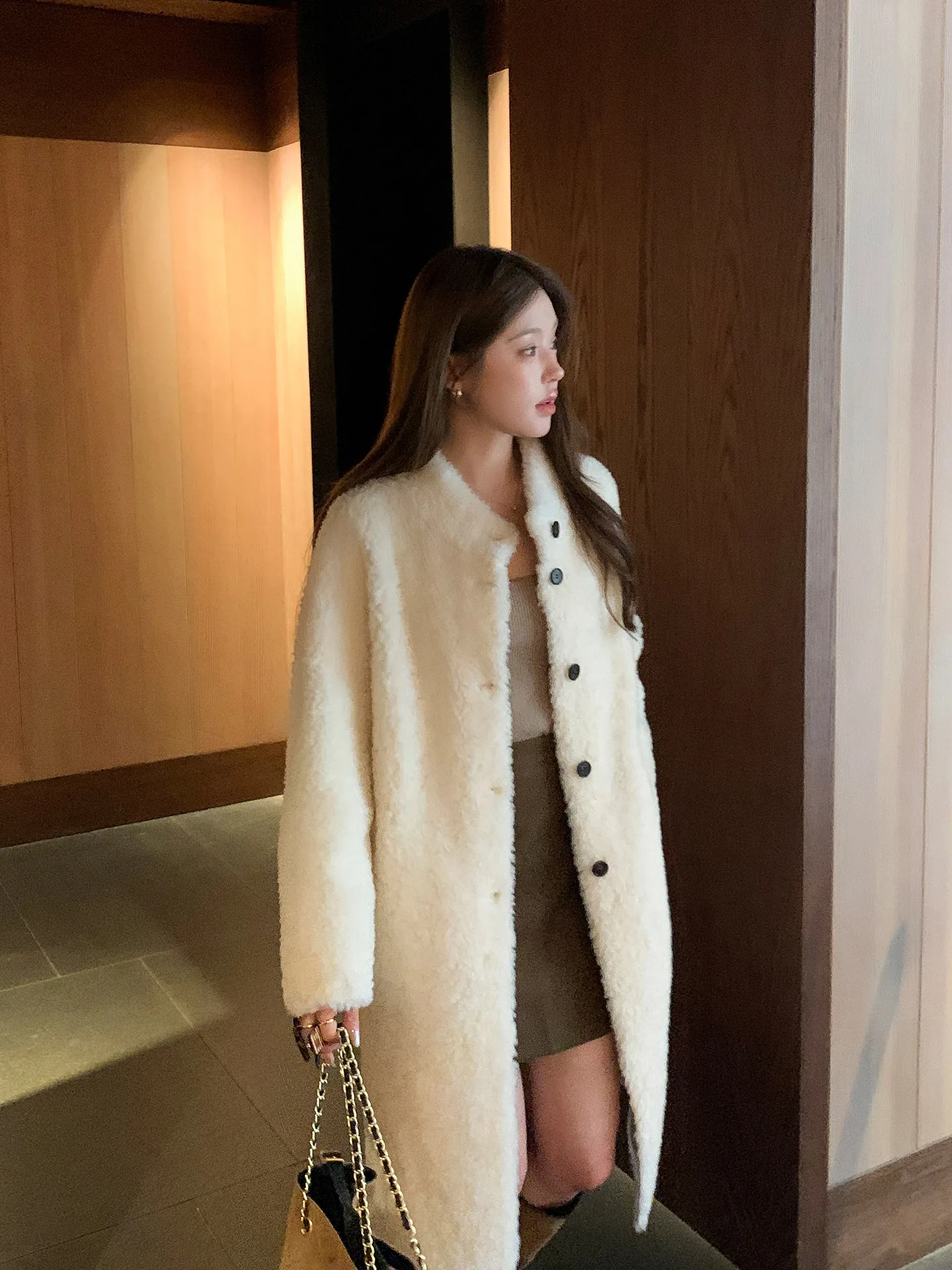 Casaco Longo Feminino Coreano com Gola Alta e Forro de Pele Integrado, Jaqueta de Couro Quente para Uso Diário, Tamanho Juvenil, Design Não Removível