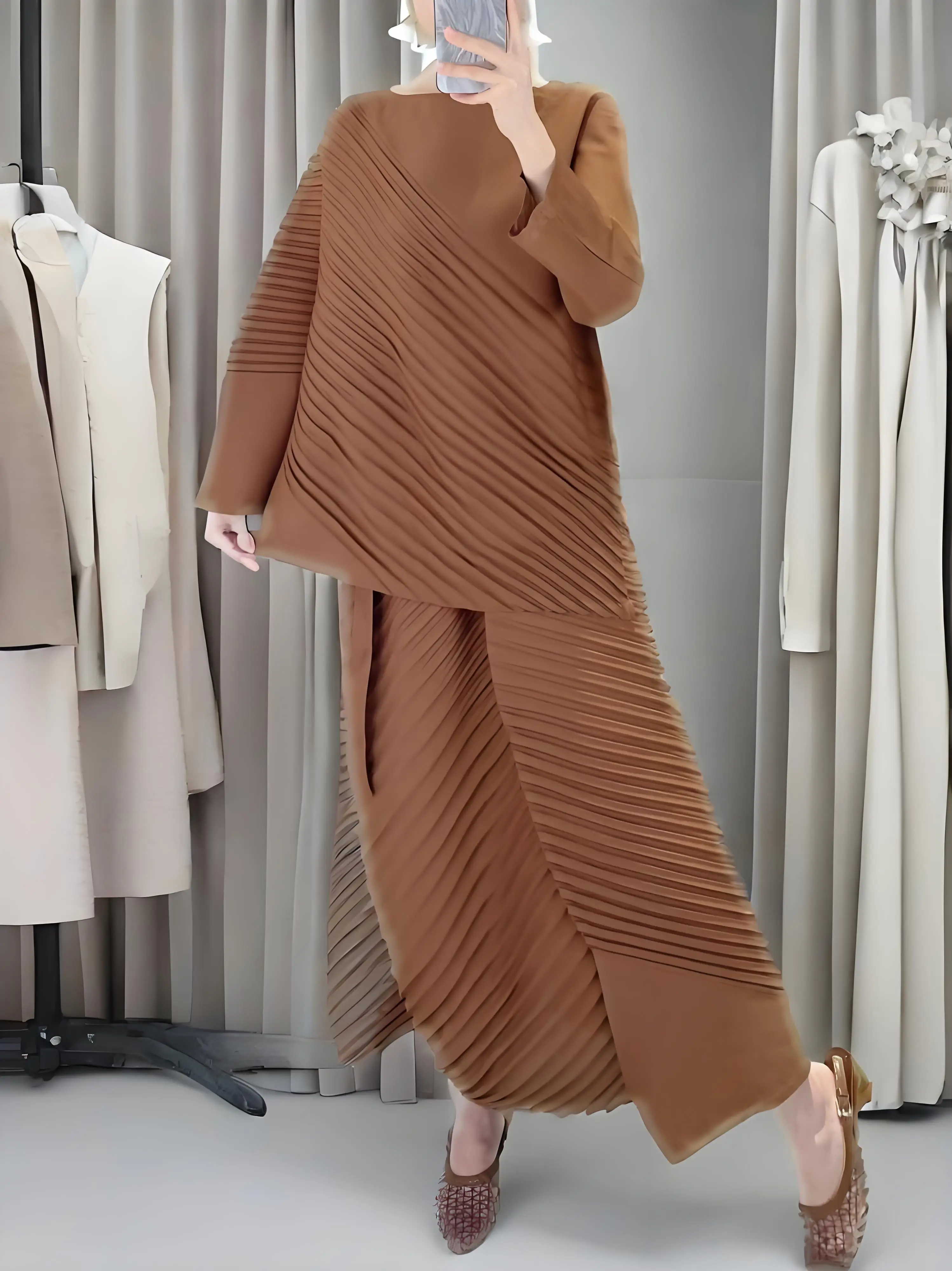 

Miyake New 2025 Spring and Fall Models Set Female Loose Cover Meat Simple Leisure Temperament Blouse Half Skirt Two-piece Set
