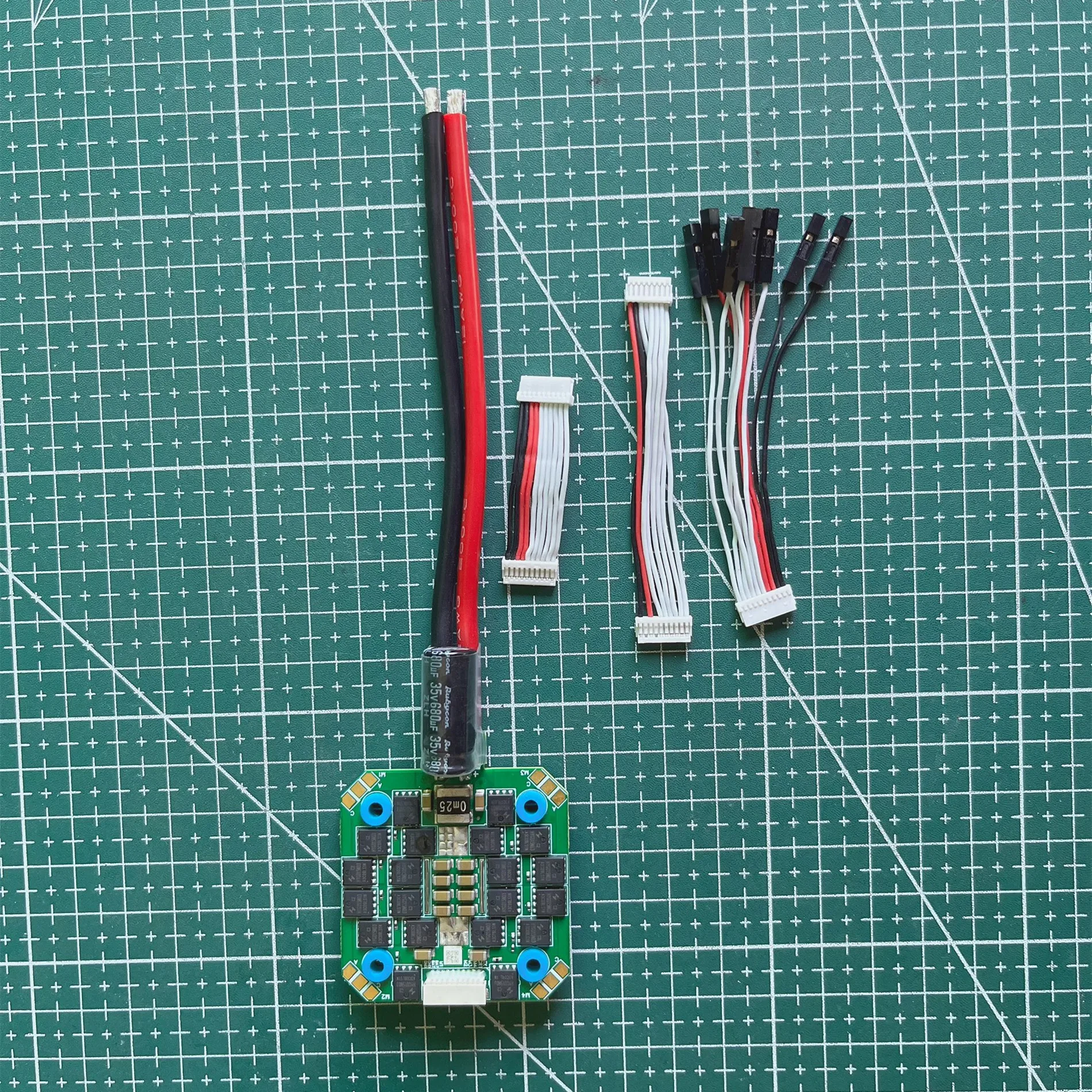 Hobbywing XRotor 60A 4in1 Lite ESC 3-6S LiPo 60AX4 BLHeli-32 o BLS 30,5X30,5MM per parti di droni da corsa FPV