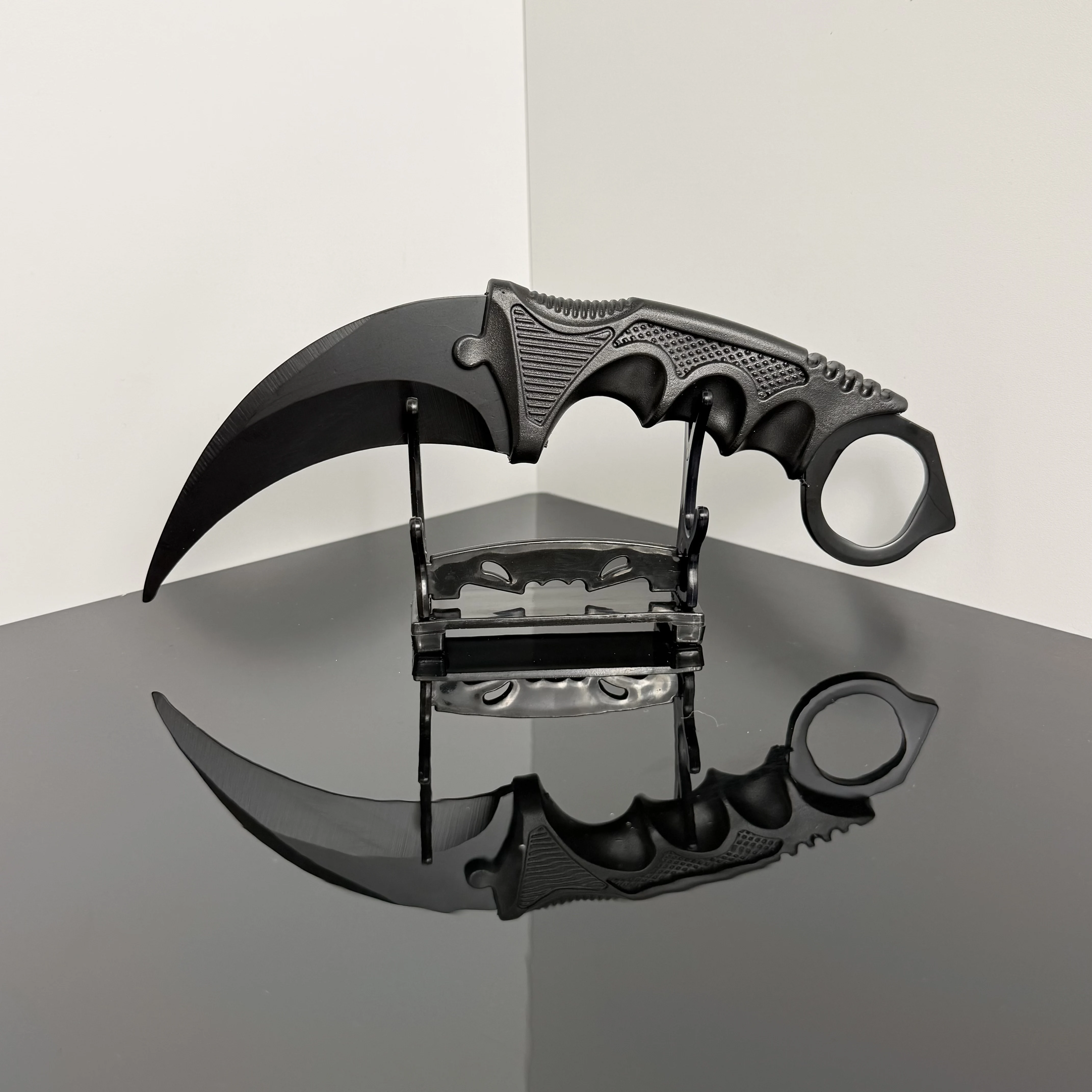 18.8cm Black Metal Karambit Model for Game Cs Peripherals Collectibe Safey Calw Knife Ornaments Outdoor Martial Art Training Toy