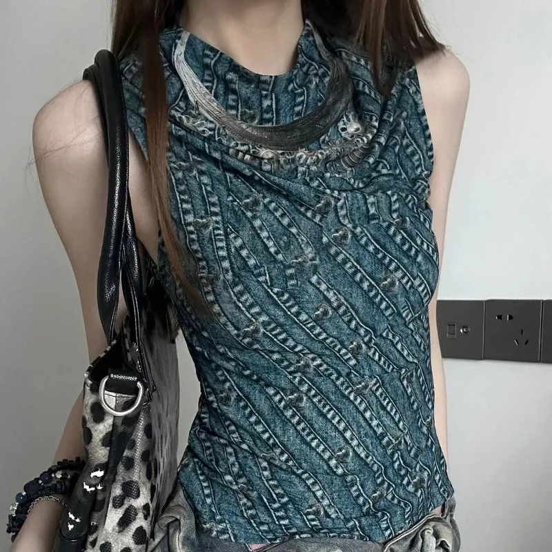 Damen Y2K Denim-Print Cowl-Neck ärmelloses Top, schmal geschnittenes Grafik-T-Shirt