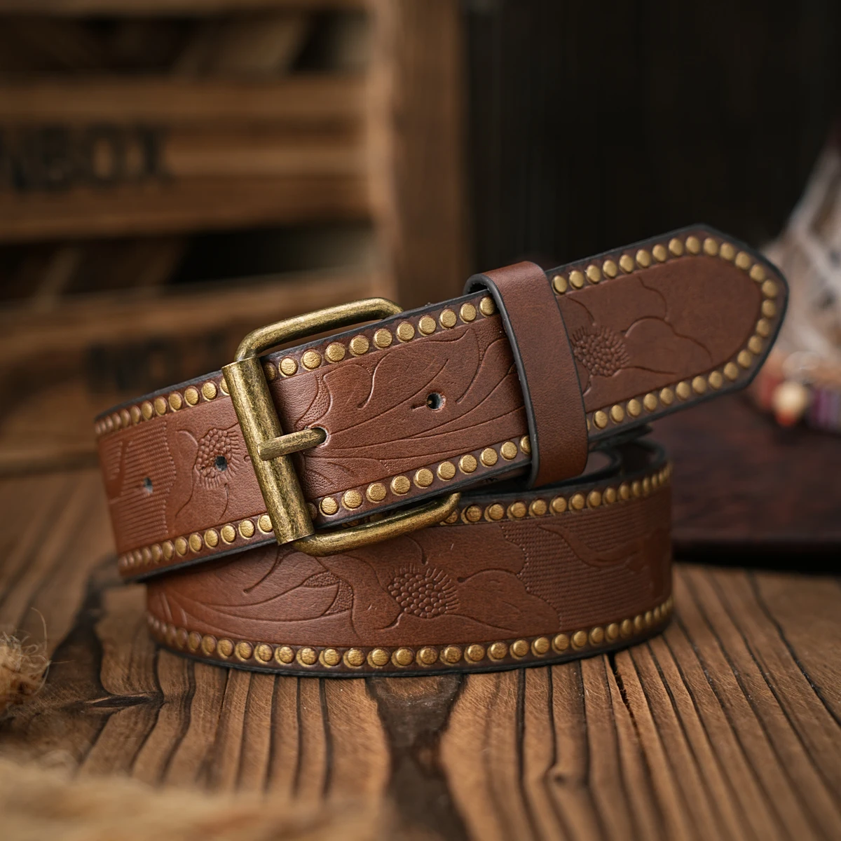 A men\'s and women\'s retro metal buckle casual style multi-color PU belt suitable for daily attendance business four seasons (sen