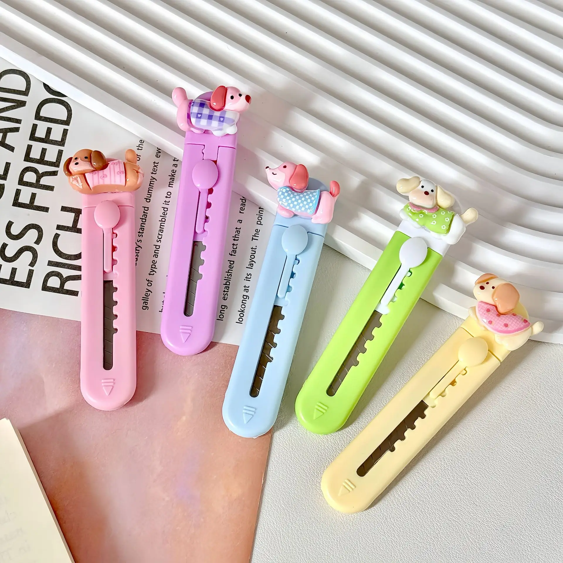 mini-cuchillo-multiusos-color-caramelo-con-diseno-de-perro-cortador-de-cajas-portatil-para-estudiantes-arte-manualidades-y-paqueteria
