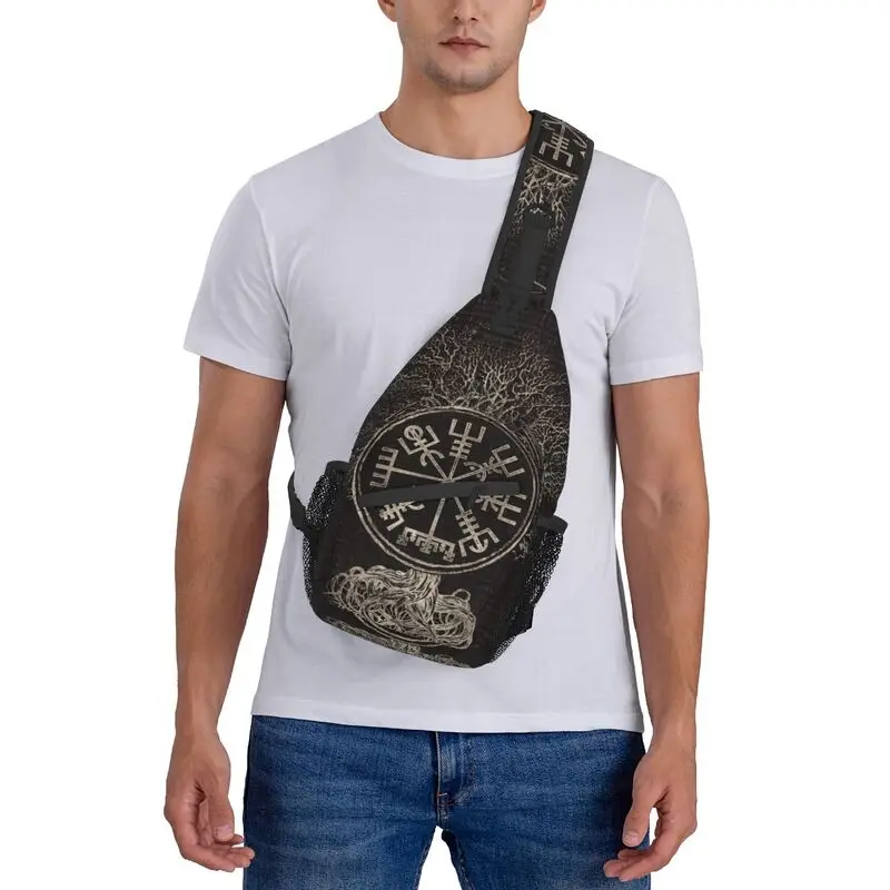 Vegvisir e árvore da vida yggdrasil estilingue peito saco viking bússola ombro crossbody mochila para homem viajar daypack