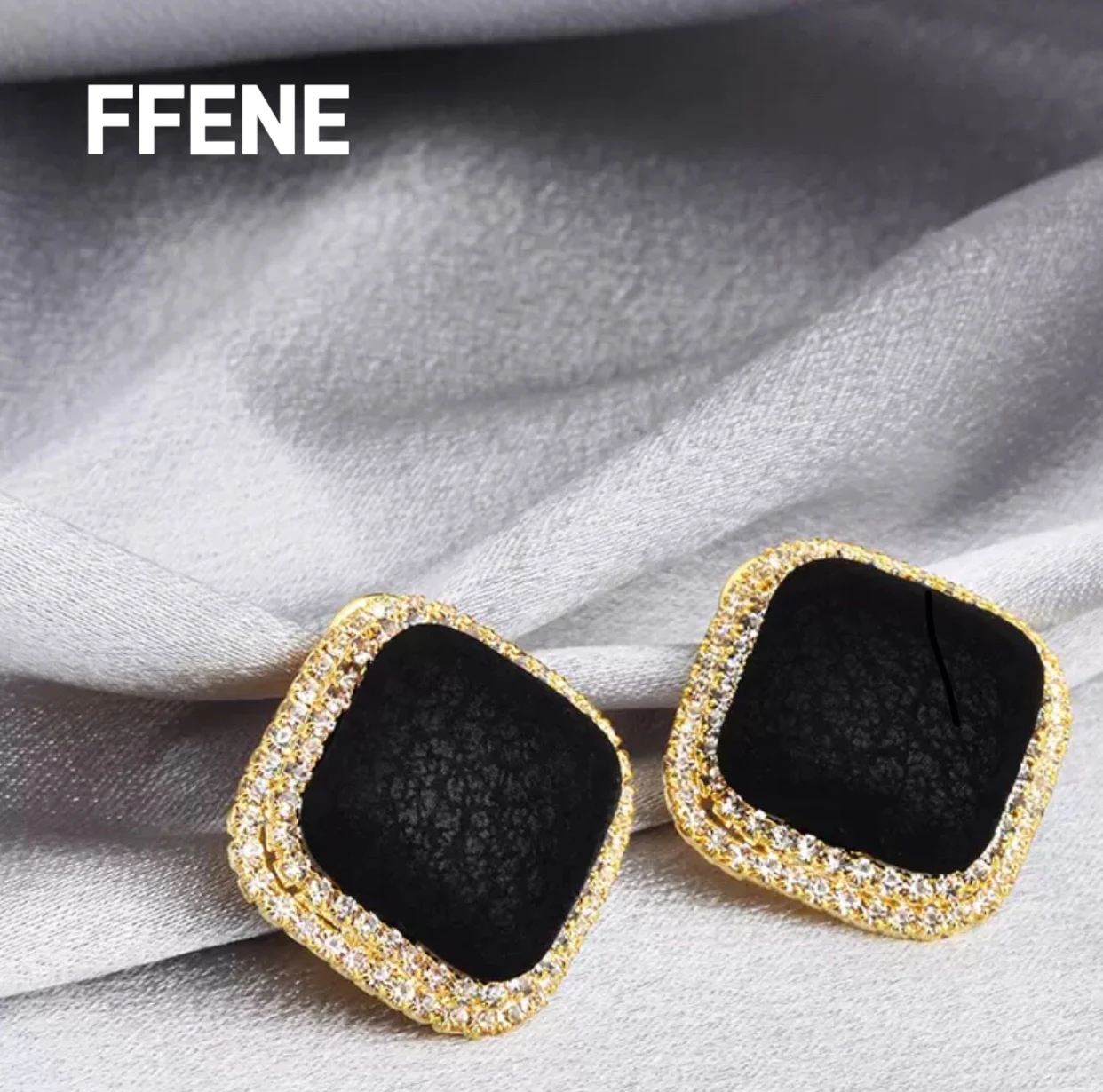 

[Simple] Cold wind fashion retro fabric square diamond black earring color retention temperament personality earring women's