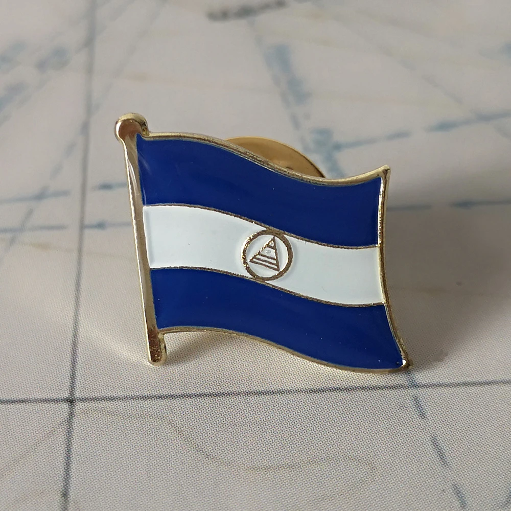 Nicaragua National Flag Lapel Pins Crystal Epoxy Metal Enamel Badge Paint Brooch Souvenir Suit  Personality Commemorative Gifts