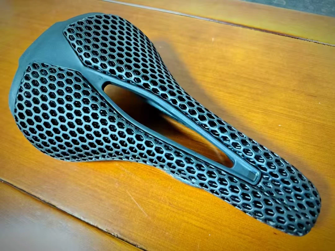 เบาะจักรยานคาร์บอนไฟเบอร์พิมพ์ - Carbon Fiber Saddle บทวิจารณ์และราคา