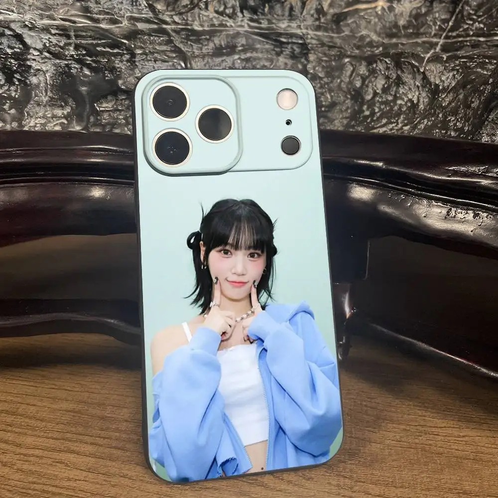 هاتف K-Kim C-Chaewon Singer لهاتف iPhone 13,12,15,14,11,16,17,Plus,Pro Max,XS,X,XR,SE,Mini,8,7,Soft Silicone Black